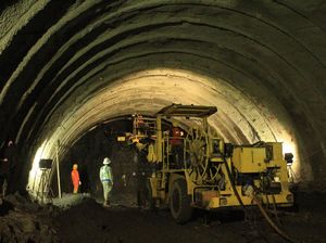Kenapa Lintasan Kereta Harus Dibangun Tembus Bukit atau Gunung?