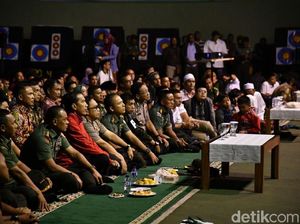 Momen Jokowi Nobar Film G30S/PKI