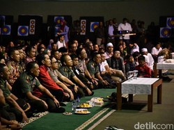 Momen Jokowi Nobar Film G30S/PKI