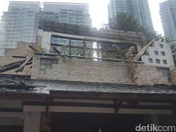 Rumah yang Terbakar di Belakang Kemang Village Padam