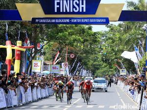 Dramatis, Pemenang Etape 4 Ditentukan Lewat Foto Finis Dramatis, Pemenang Etape 4 Ditentukan Lewat Foto Finis