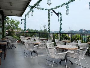 Restoran-restoran Keren di Bogor hingga Pengasuh Bayi Minum ASI Majikan