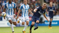 Sebelum turun minum Tottenham berhasil memperlebar keunggulannya. Harry Kane kembali menjebol gawang tuan rumah, kali ini melalui tendangan dari luar kotak penalti. (Reuters/Carl Recine)