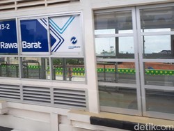 Sempat Dicoret-coret, Halte Rawa Barat Kini Sudah Bersih