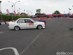 Tantang Drifter Dunia, Drifter RI Siap Adu Nyali Ngesot Pakai Mobil