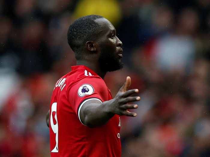 Romelu Lukaku Soccer Football - Premier League - Manchester United vs Crystal Palace - Old Trafford, Manchester, Britain - September 30, 2017 Manchester United's Romelu Lukaku celebrates scoring their fourth goal REUTERS/Andrew Yates EDITORIAL USE ONLY. No use with unauthorized audio, video, data, fixture lists, club/league logos or