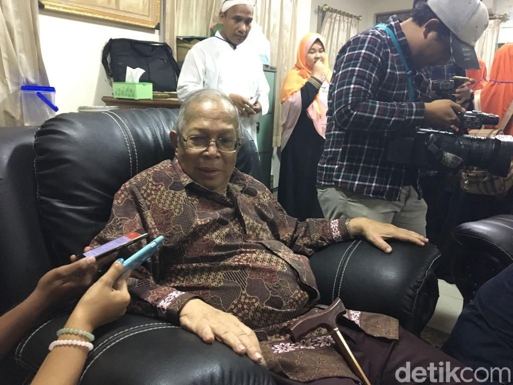 Aning Katamsi Kenang Sosok Amoroso Katamsi: Bapak Paling Tegas! Aning Katamsi Kenang Sosok Amoroso Katamsi: Bapak Paling Tegas!