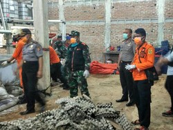 Polisi Ambil Sampel di Lokasi 7 Orang Tewas Keracunan