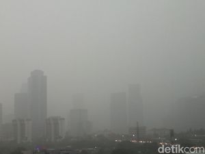 Hujan Diprediksi Masih Guyur Jakarta hingga Malam