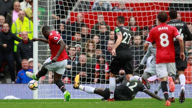 Romelu Lukaku masih menjadi momok bagi pertahanan tim-tim lawan. (