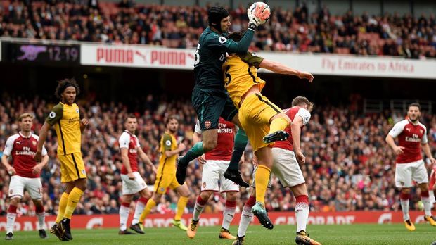 Brighton juga punya peluang untuk mencetak gol ke gawang Arsenal.