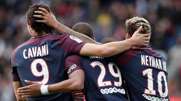 Edinson Cavani dan Neymar sudah kembali akrab di lapangan.