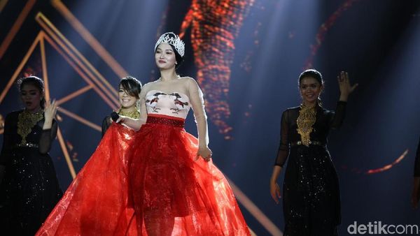 Aksi Panggung Zaskia Gotik Bikin Dangdut Makin Menarik