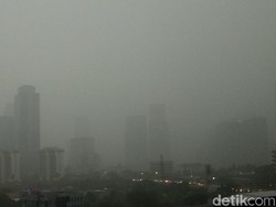 Hati-hati, Jakarta Diguyur Hujan Deras Berangin