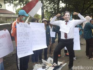 Status Tersangka Setnov Dicabut, Mahasiswa Turun ke Jalan