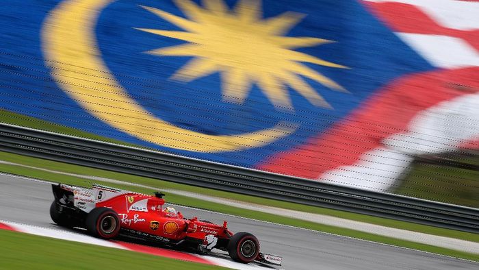 Start Paling Belakang, Vettel Optimistis Finis Di Barisan Depan