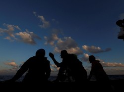 Video Dramatis Proses Evakuasi Migran di Tengah Laut Libya