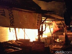 Pasar Rengasdengklok Terbakar, Warga Rusak Kantor Pemadam Kebakaran