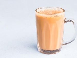 Penggemar Berat Teh Tarik Wajib Punya Kaos hingga Gantungan Kunci Ini!