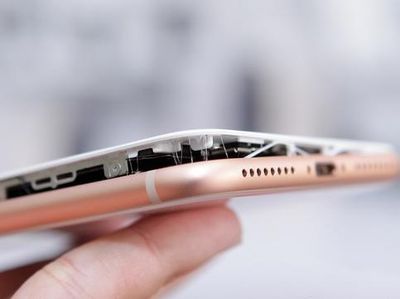 Penampakan iPhone 8 Plus Baru Dibeli Tapi Sudah Rusak