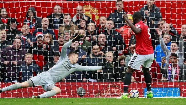 Romelu Lukaku mencetak gol penutup kemenangan Manchester United ke gawang Crystal Palace. (