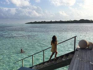 Foto: Gaya Bulan Madu Raisa dan Hamish Daud di Maldives