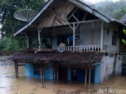 Banjir Luapan Sungai Cikaso Mulai Surut, Warga Masih Mengungsi