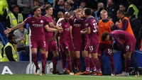 Para pemain City merayakan gol De Bruyne dengan penuh sukacita. Foto: Eddie Keogh/Reuters