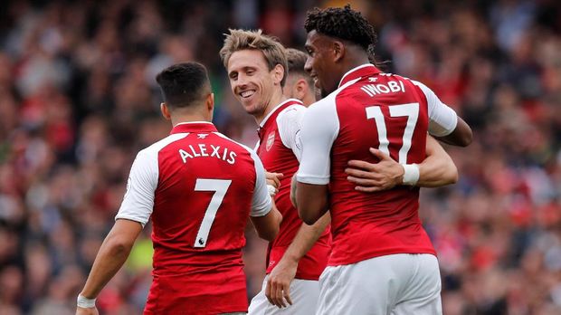 Arsenal berjarak enam poin dari duo Manchester yang jadi pemuncak klasemen saat ini.