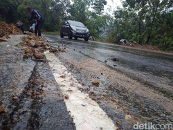Pasca-longsor, Jalan Pantai Selatan Garut Kembali Bisa Dilalui