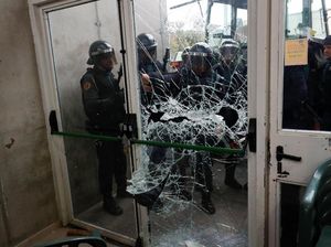 Referendum Catalonia Memanas, 460 Warga dan 12 Polisi Luka-luka Referendum Catalonia Memanas, 460 Warga dan 12 Polisi Luka-luka