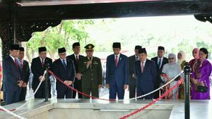 Tatapan Jokowi ke Sumur Lubang Buaya