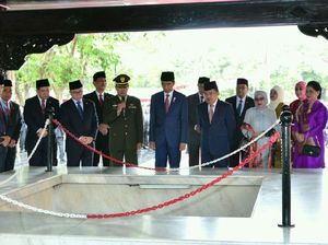 Tatapan Jokowi ke Sumur Lubang Buaya