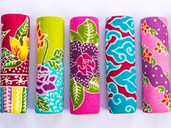 Cantik! Kue Lembut dan Manis Ini Bermotif Batik Mawar Hingga Mega Mendung