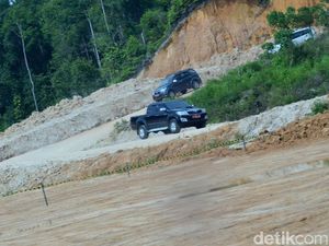 Jokowi Gencar Bangun Jalan, Paling Banyak di Perbatasan dan Papua Jokowi Gencar Bangun Jalan, Paling Banyak di Perbatasan dan Papua