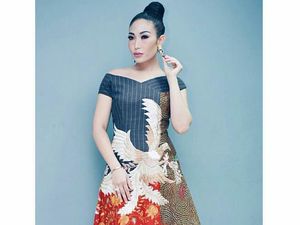 Foto: 10 Inspirasi OOTD Batik yang Kekinian ala Selebriti