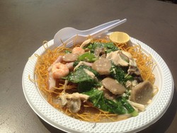 Mencicip Mie Titi dan Barongko Khas Makassar di FKB 2017