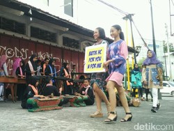 Yang Muda Penuh Gembira dan Bangga dengan Batiknya