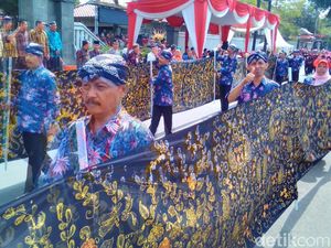 Cerita Gubernur Ganjar Soal Diplomasi Batik