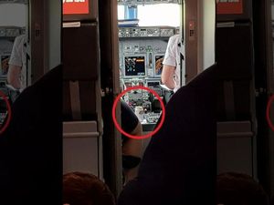 Penumpang Terkejut Saat Melihat Benda Ini Ada di Kokpit Pesawat