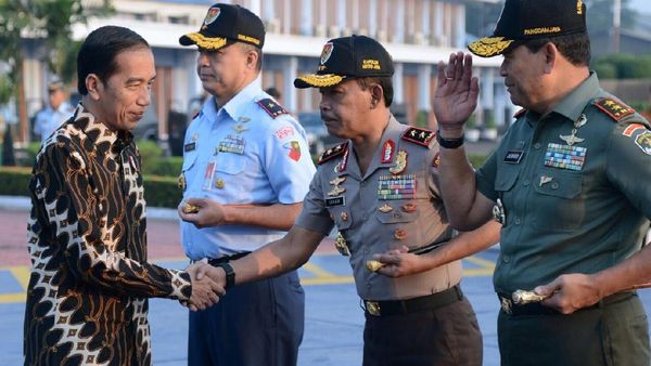 Foto: Mengenal Makna 10 Motif Batik dari Gaya Busana Jokowi