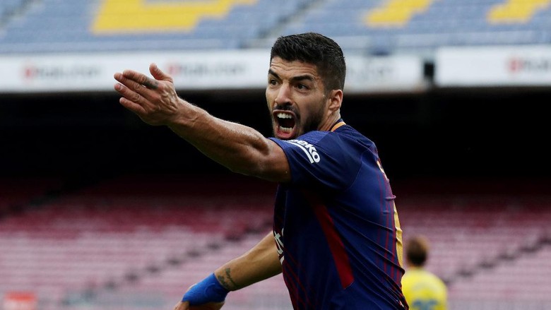 Seperti Hulk, Suarez Robek Jersey Saat Barca Vs Las Palmas