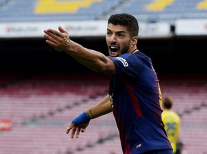 Seperti Hulk, Suarez Robek Jersey Saat Barca Vs Las Palmas