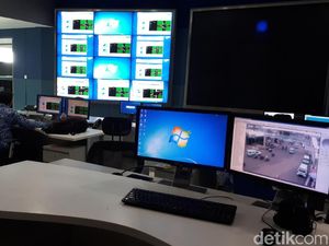 Menengok Markas CCTV Bersuara yang Tegur Pemotor Bandel di Thamrin Menengok Markas CCTV Bersuara yang Tegur Pemotor Bandel di Thamrin