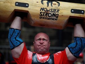 Foto: Kontes Pria Terkuat Sedunia