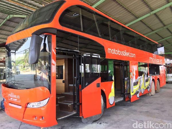 Perut Bus Ini Bisa Telan Motor