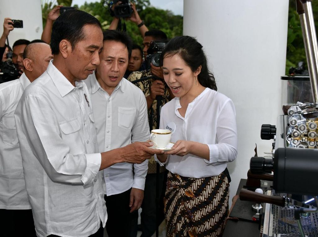 Saat Jokowi Belajar Bahasa Isyarat Saya Cinta Kopi
