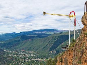 Taman Hiburan Ekstrem, Wahananya di Pinggir Jurang