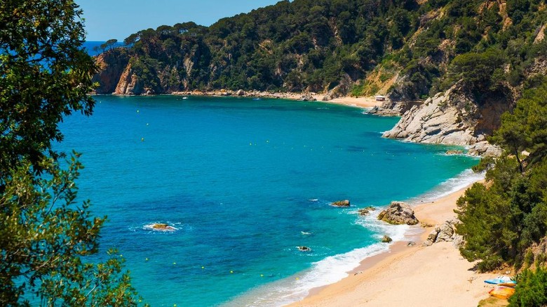 Pantai-pantai di Catalonia (Thinkstock)