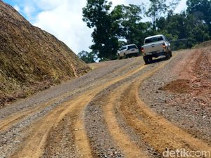 Ini Alasan Jokowi Gencar Bangun Jalan Perbatasan dan Papua Ini Alasan Jokowi Gencar Bangun Jalan Perbatasan dan Papua